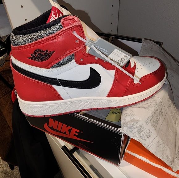 AIR JORDAN  1 RETRO HIGH OG " CHICAGO LOST&FOUND - Picture 1 of 6